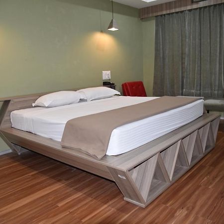 Hotel Bhimas Paradise Тирупати Екстериор снимка