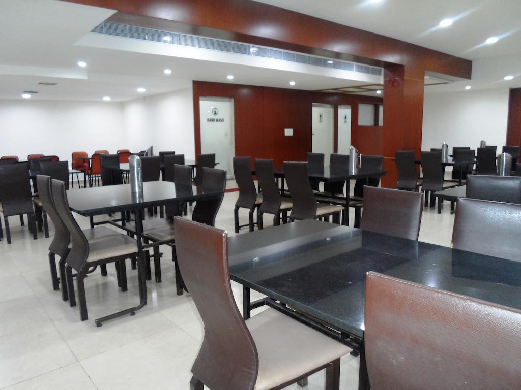 Hotel Bhimas Paradise Тирупати Екстериор снимка