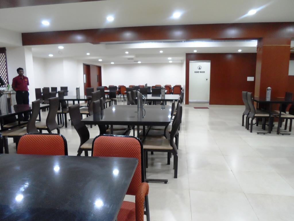 Hotel Bhimas Paradise Тирупати Екстериор снимка