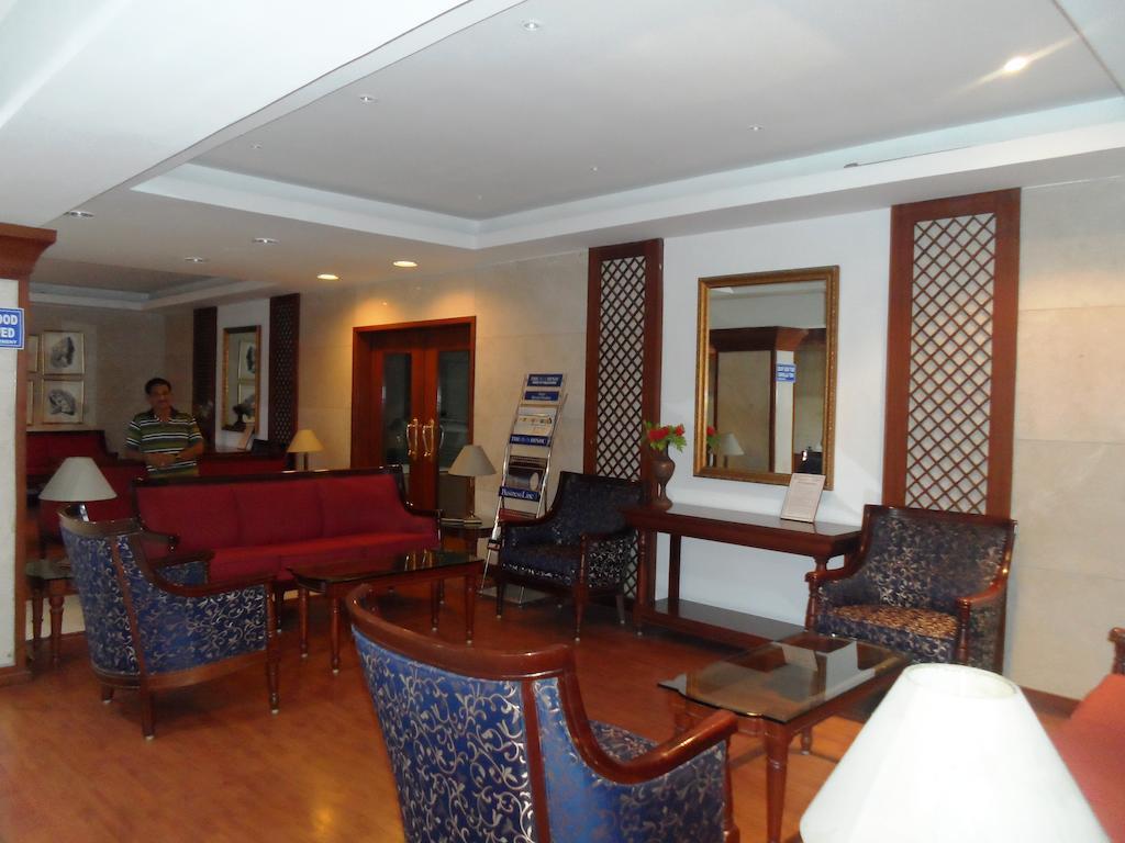 Hotel Bhimas Paradise Тирупати Екстериор снимка