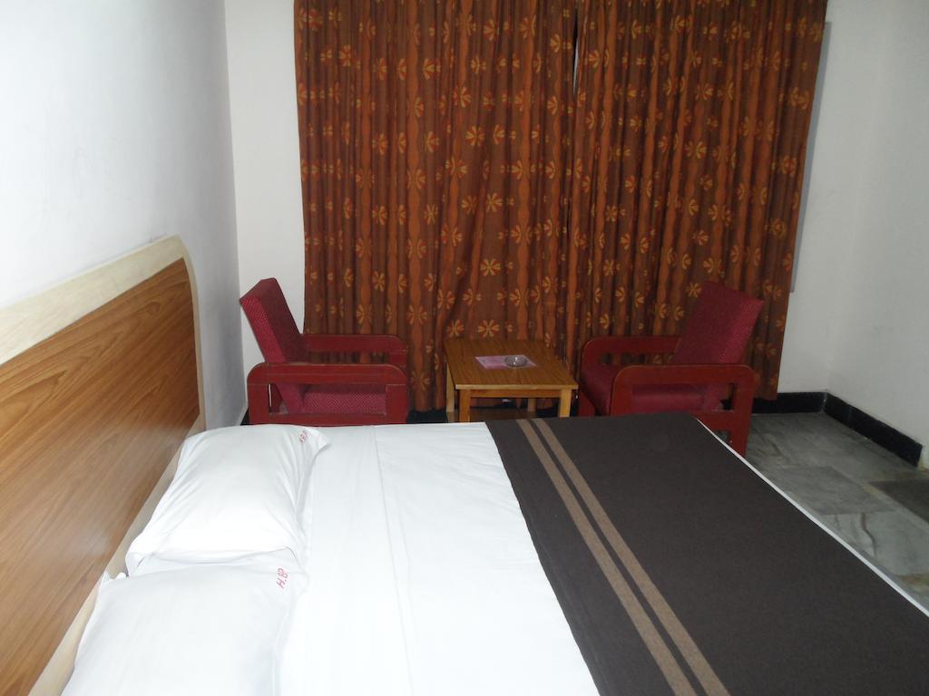 Hotel Bhimas Paradise Тирупати Екстериор снимка