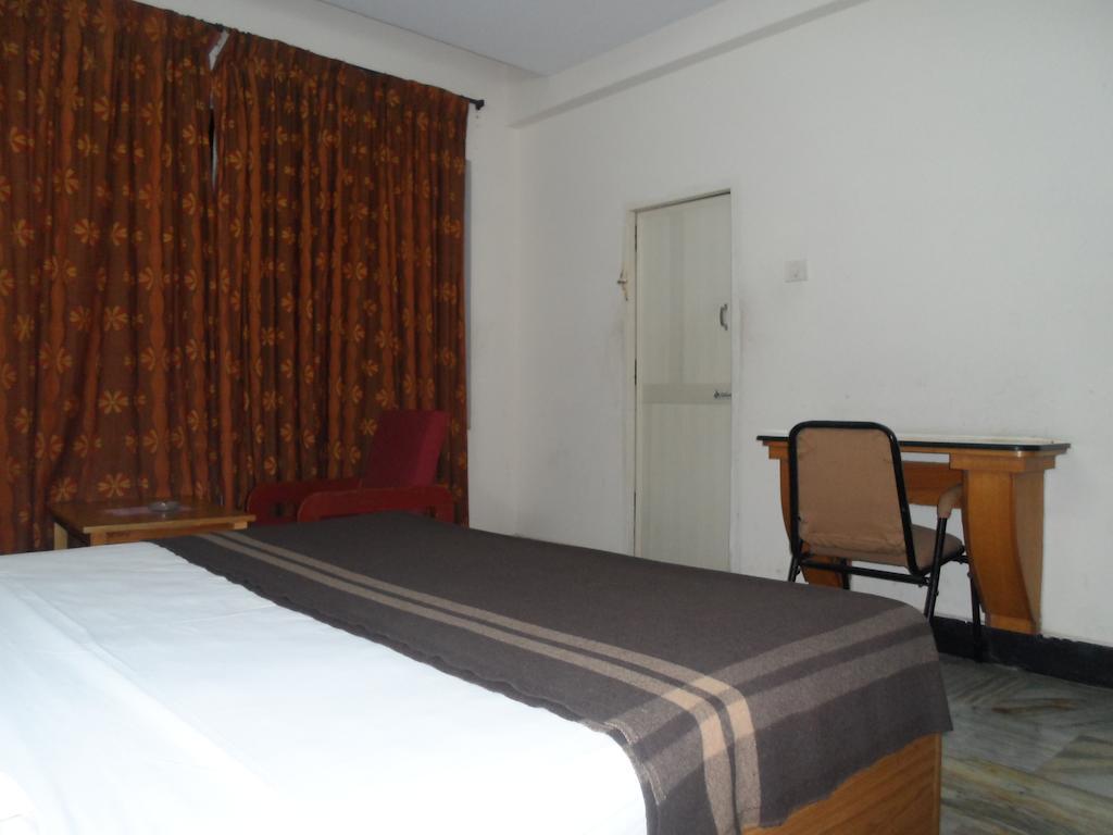 Hotel Bhimas Paradise Тирупати Екстериор снимка